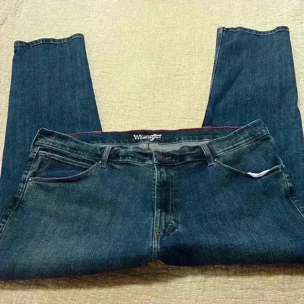 Men’s wrangler straight leg jeans